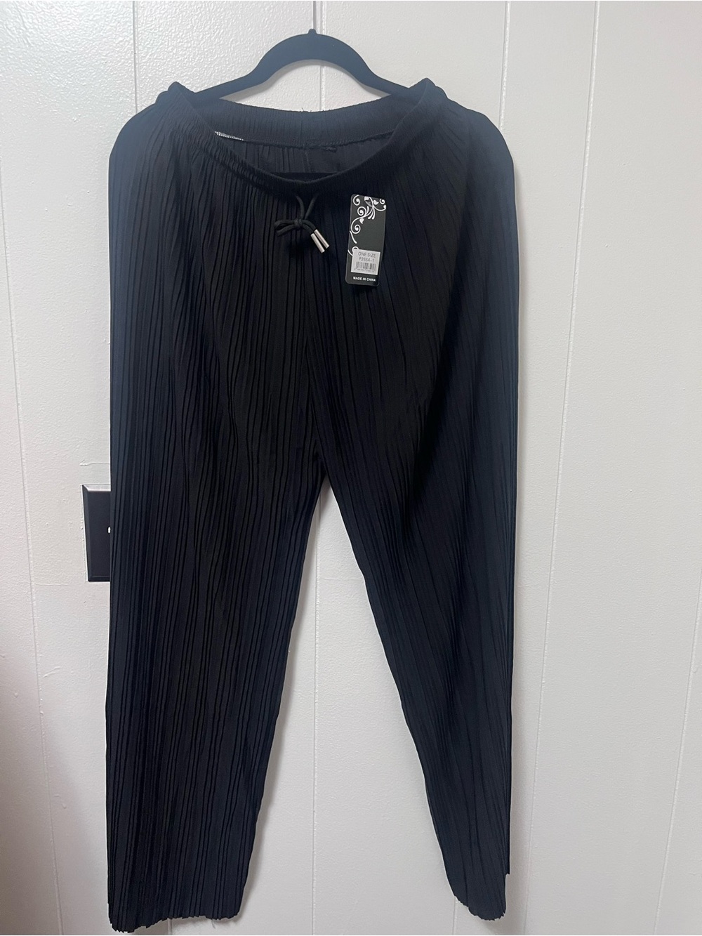 Women’s Black Pleated Drawstring Joggers